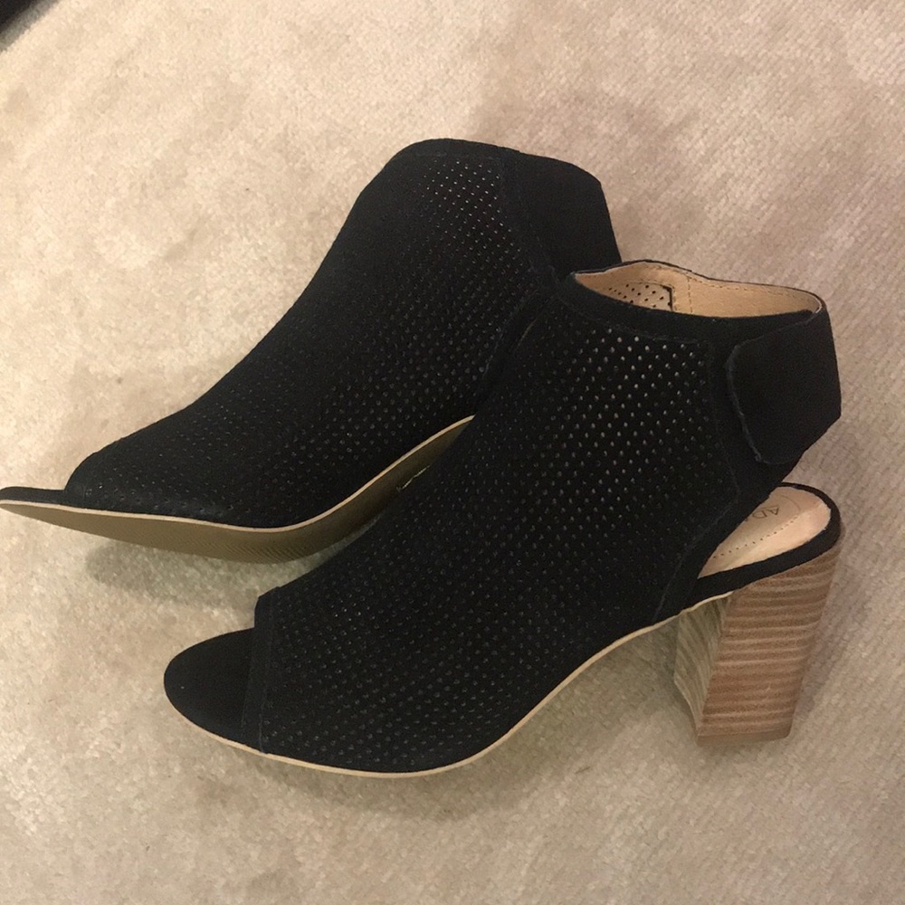 Black leather peep toe sandal